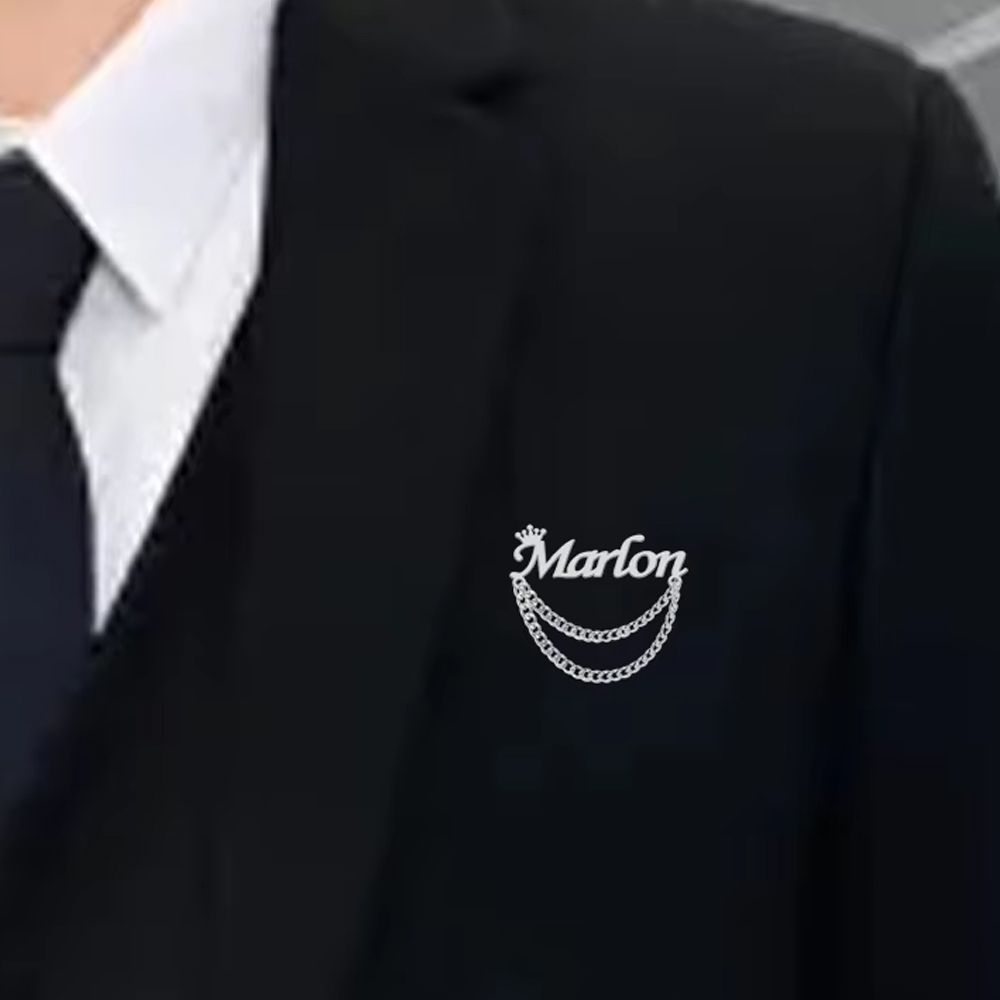 Embroidery Name - パーソナライズされた名前ブローチ カスタマイズされたクラウンピン ステンレススチールジュエリー ファッションバッジ 男性 女性