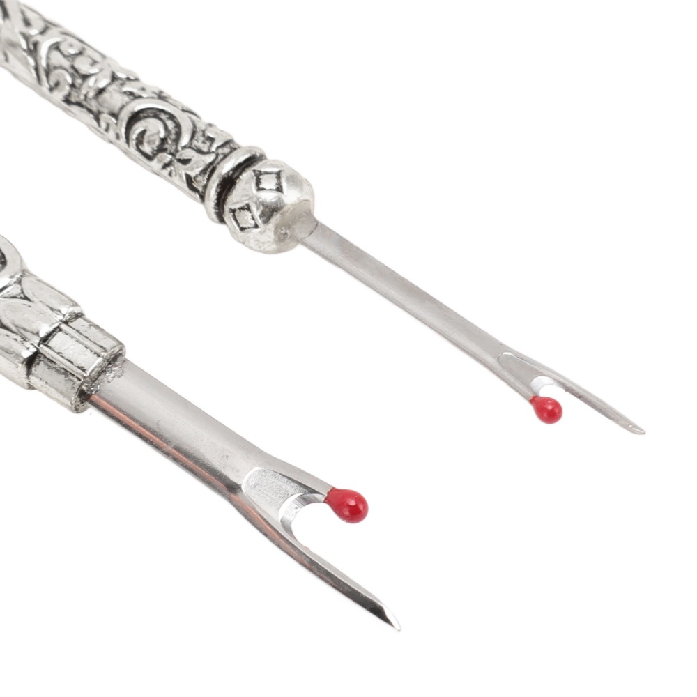Embroidery Removal Tool - 2個入り金属製ハンドル付きシームリッパーツール、ヴィンテージ彫刻デザイン、鋭利な刃先、ステッチリムーバーツール、針仕事用糸切りツール