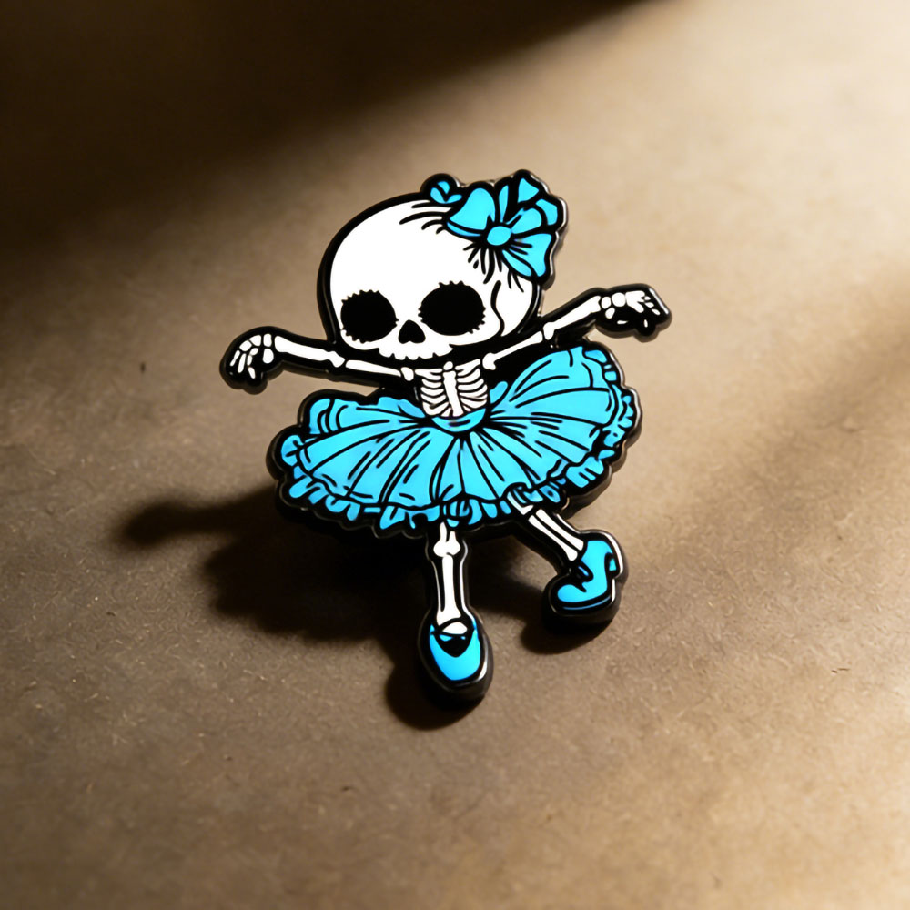 Embroidery Gothic - かわいいゴシックブルースケルトンバレリーナエナメルブローチハロウィンテーマ不気味なかわいいバレエピンバックパック帽子アクセサリー友人アートギフト