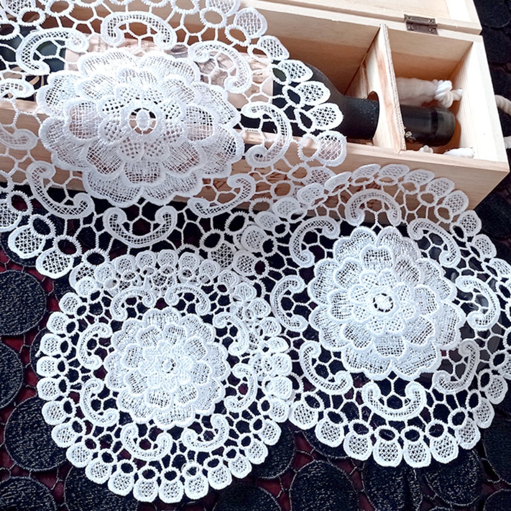 Embroidery Kitchen - 装飾用レース刺繍テーブルクロス、丸型中空コーヒーコースター、白いティーパッドマット、キッチンテーブル用テーブルカップマット