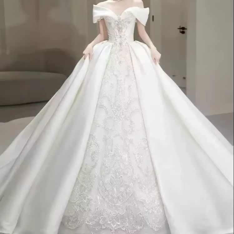 Embroidery Wedding - シックなウェディングドレス オフショルダー フォールドネック 重厚なビーズ刺繍 レース サテン