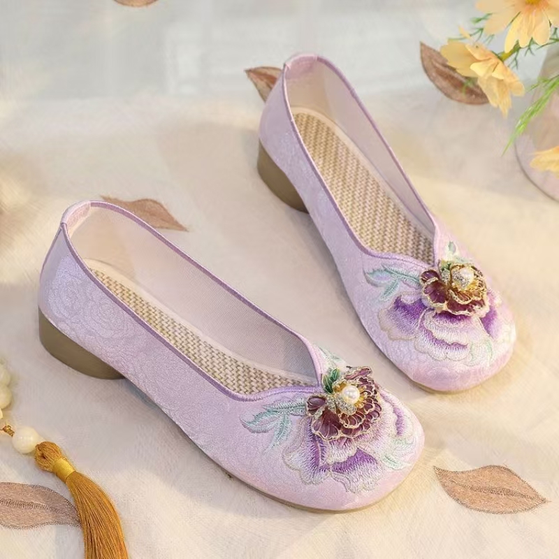Embroidery Cloth - 女性ローヒール刺繍布靴春夏新中国風ラウンドトゥ浅いスリップオンチャイナシューズ漢服靴