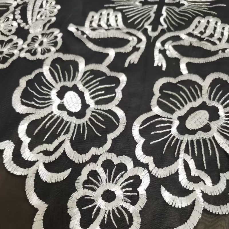 新しいベストセラーの刺繍入りヘッドラップ、黒、白、銀、金の色 - Embroidery Gold のレビューと価格