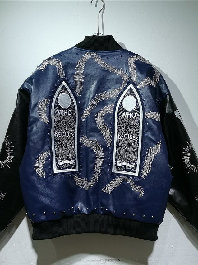 ゴシックトーテム刺繍ジャケット、リベットとラインストーン付き - Embroidery Gothic のレビューと価格