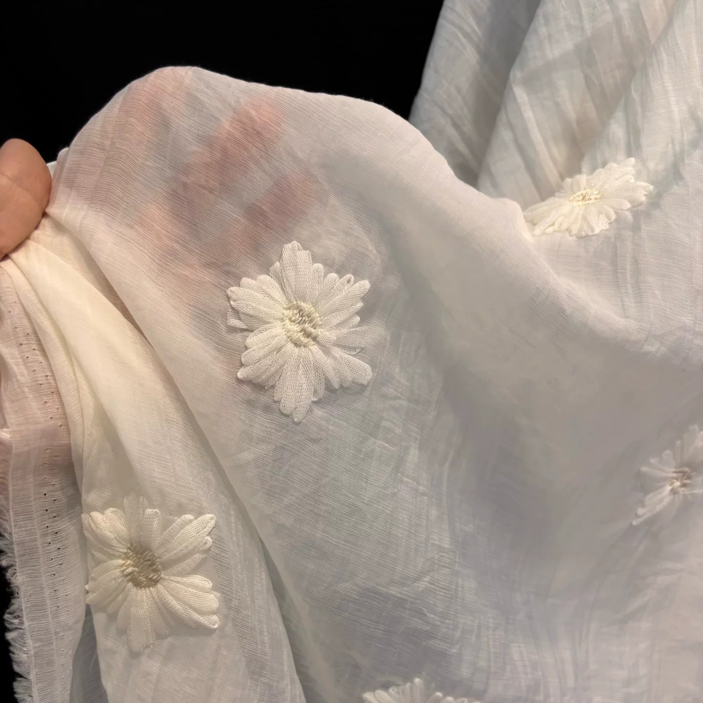 1ヤードのシフォン生地、マイクロプリーツのデイジー刺繍素材、 - Embroidery Yarn のレビューと価格