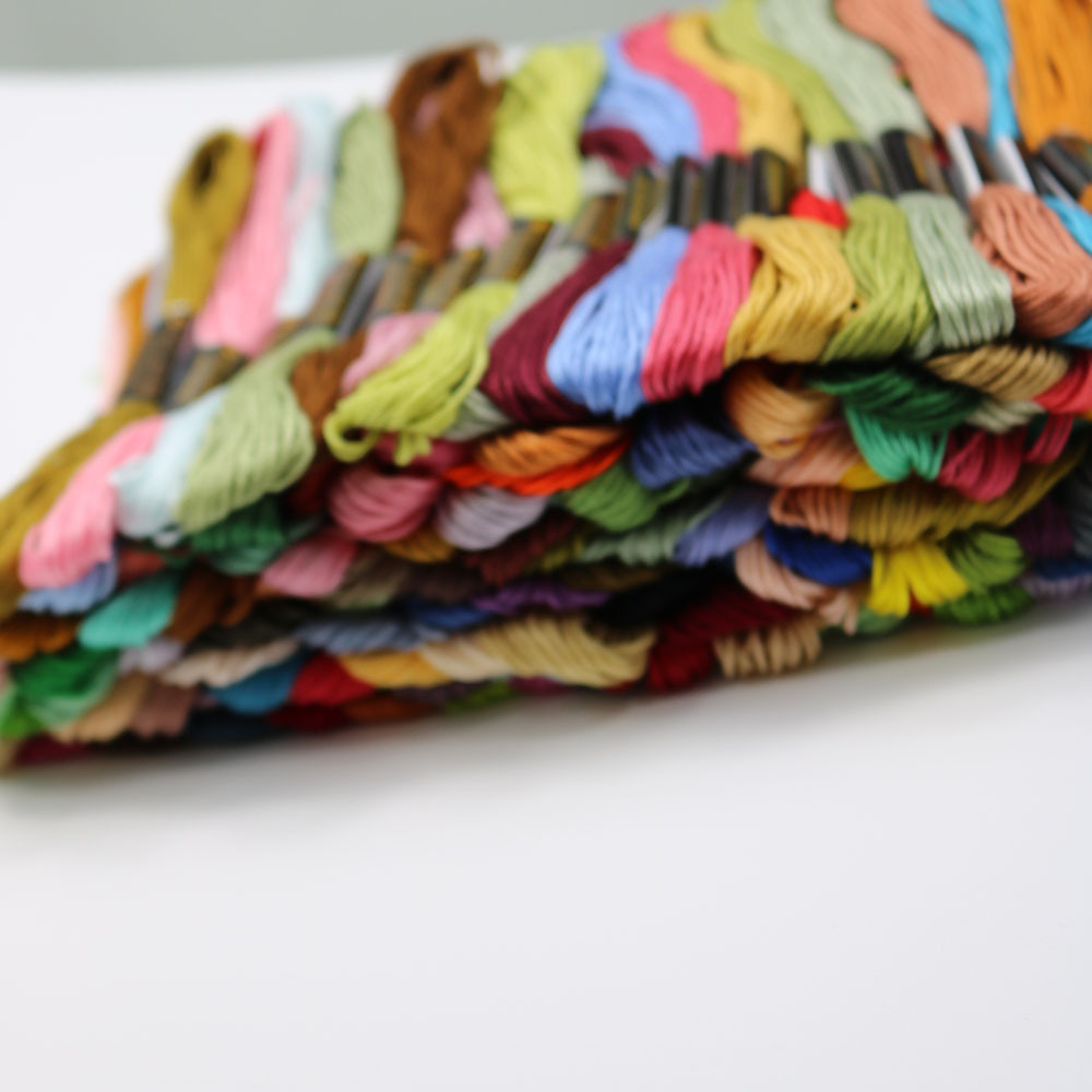 固定された50色のクロスステッチ糸。 テリレン綿刺繍糸。 1 - Embroidery In The Piece のレビューと価格