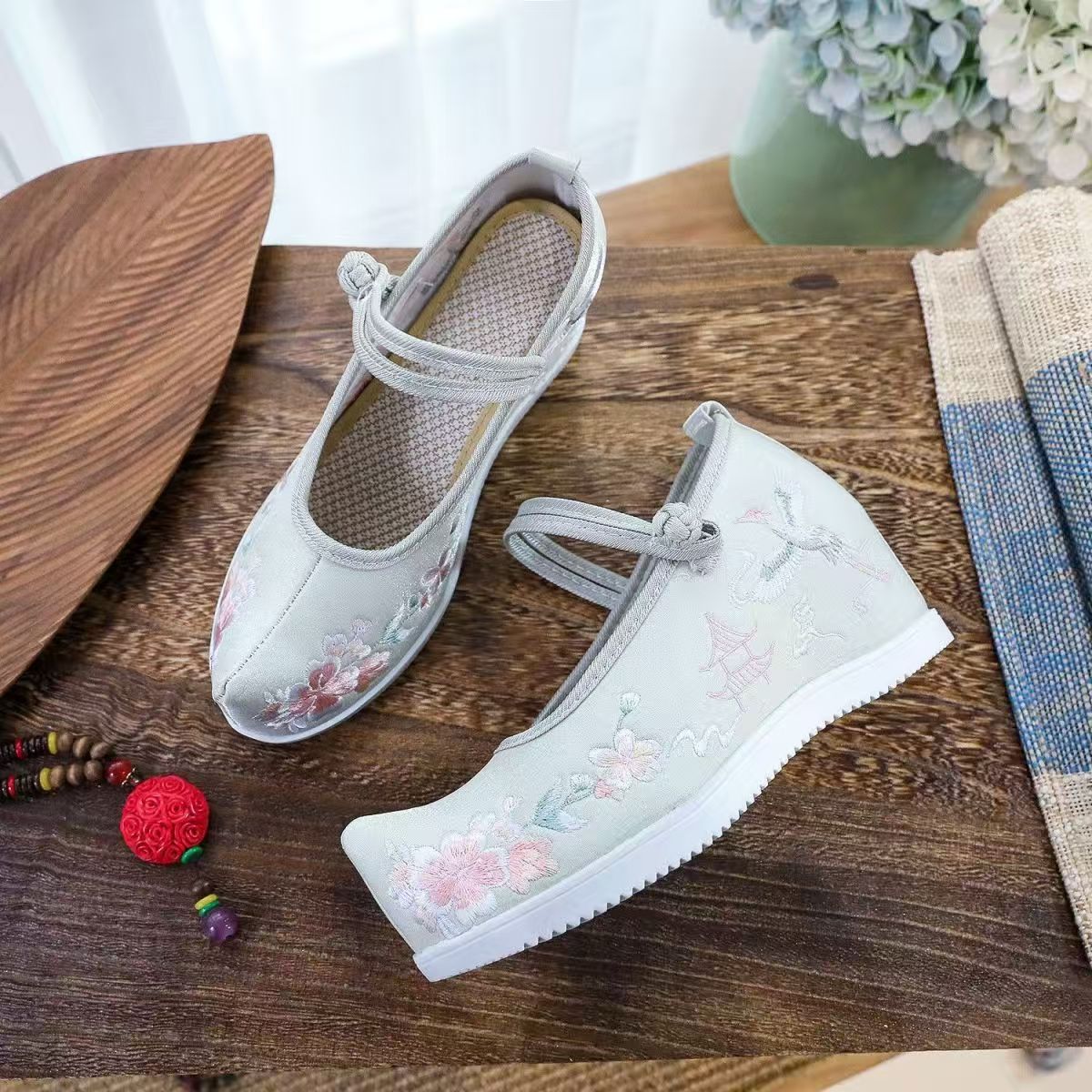 女性用内部刺繍入り厚底靴、滑り止め付き、コックドシューズ、ト - Embroidery Wedding のレビューと価格