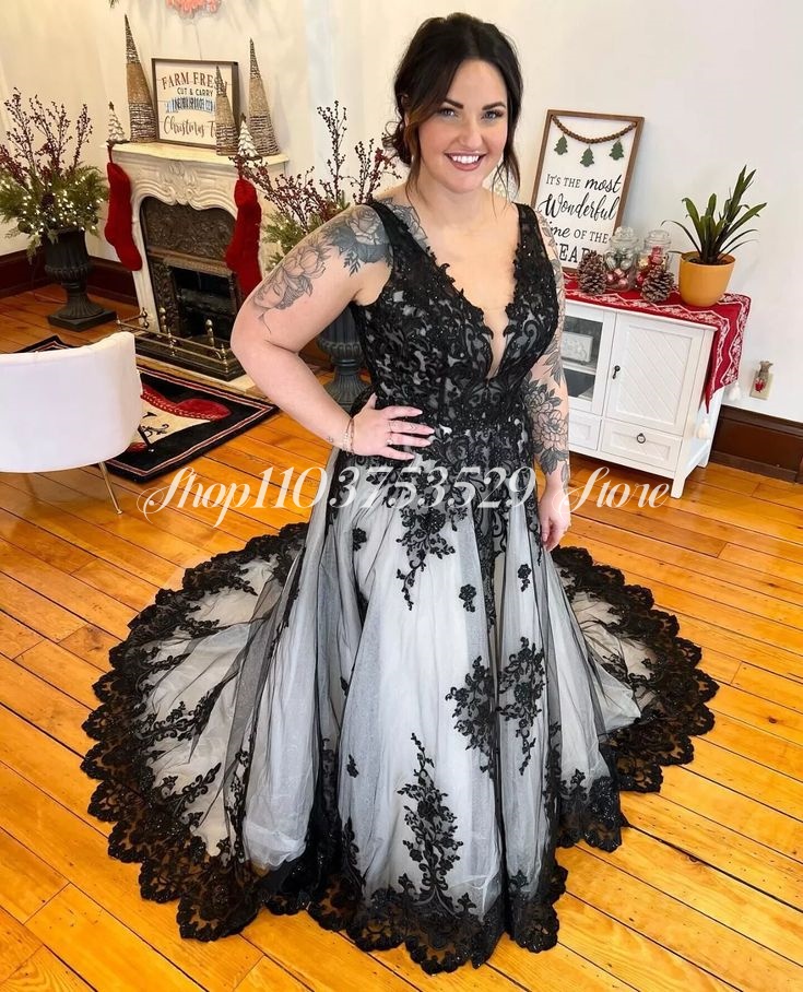 ゴシック V ネックのウェディングドレスブラックホワイト刺繍 - Embroidery Gothic のレビューと価格