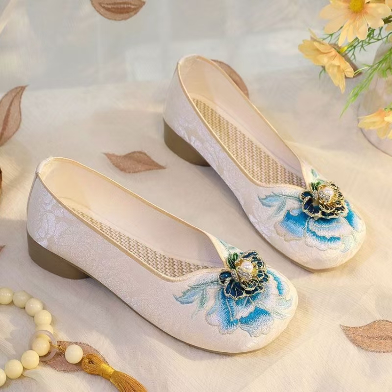 女性ローヒール刺繍布靴春夏新中国風ラウンドトゥ浅いスリップオ - Embroidery Cloth のレビューと価格