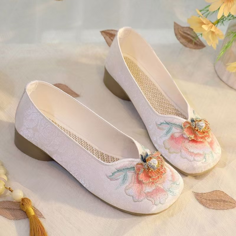 女性ローヒール刺繍布靴春夏新中国風ラウンドトゥ浅いスリップオ - Embroidery Cloth のレビューと価格