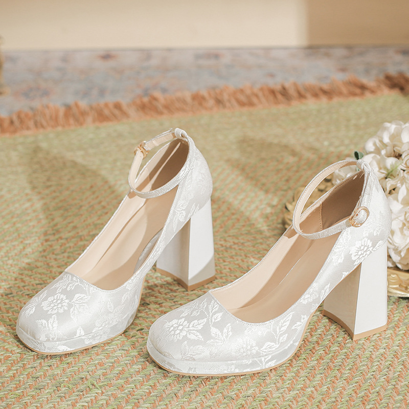 女性用 ホワイト 刺繍 アンクルストラップ プラットフォーム - Embroidery Wedding のレビューと価格