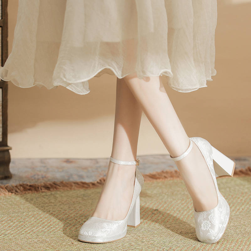 女性用 ホワイト 刺繍 アンクルストラップ プラットフォーム - Embroidery Wedding のレビューと価格
